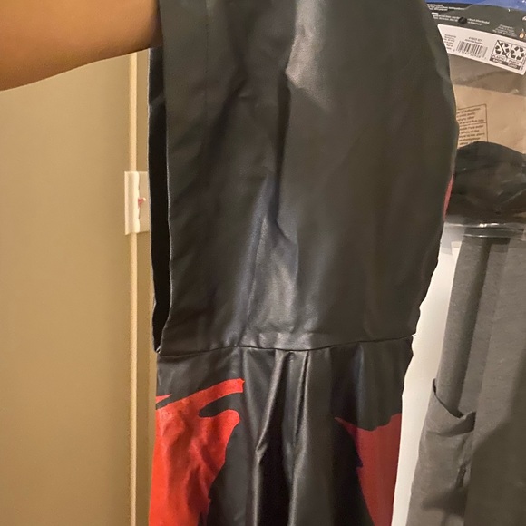 Ghost Face Death By Dawn Boys Costume Worn for less than 1 hour for photos. 8/10 - Picture 5 of 11